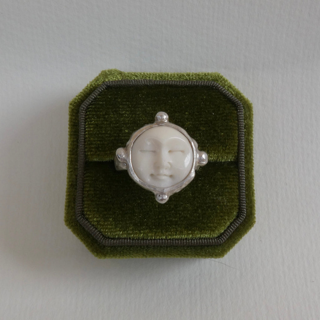 The Moonface Ring
