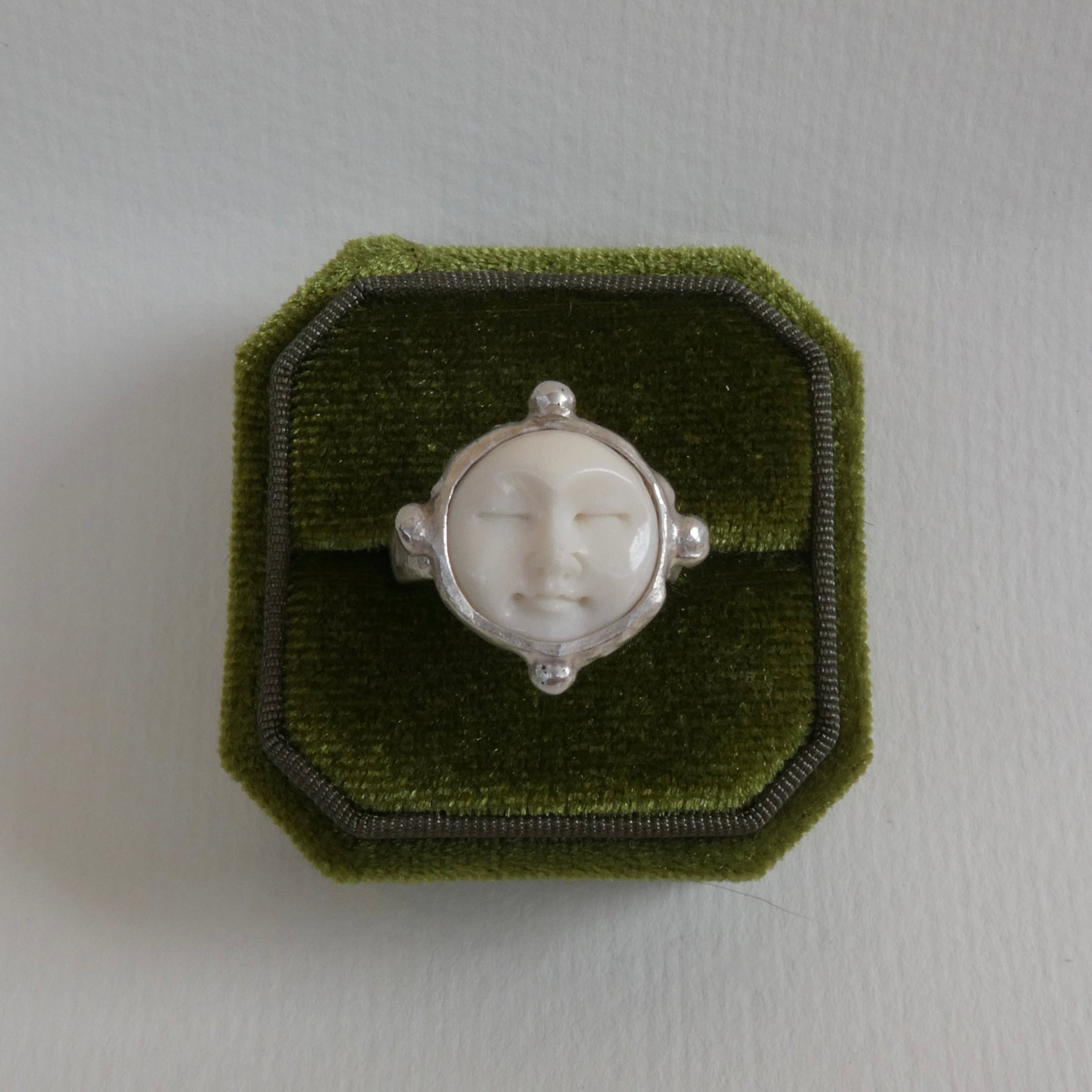 The Moonface Ring